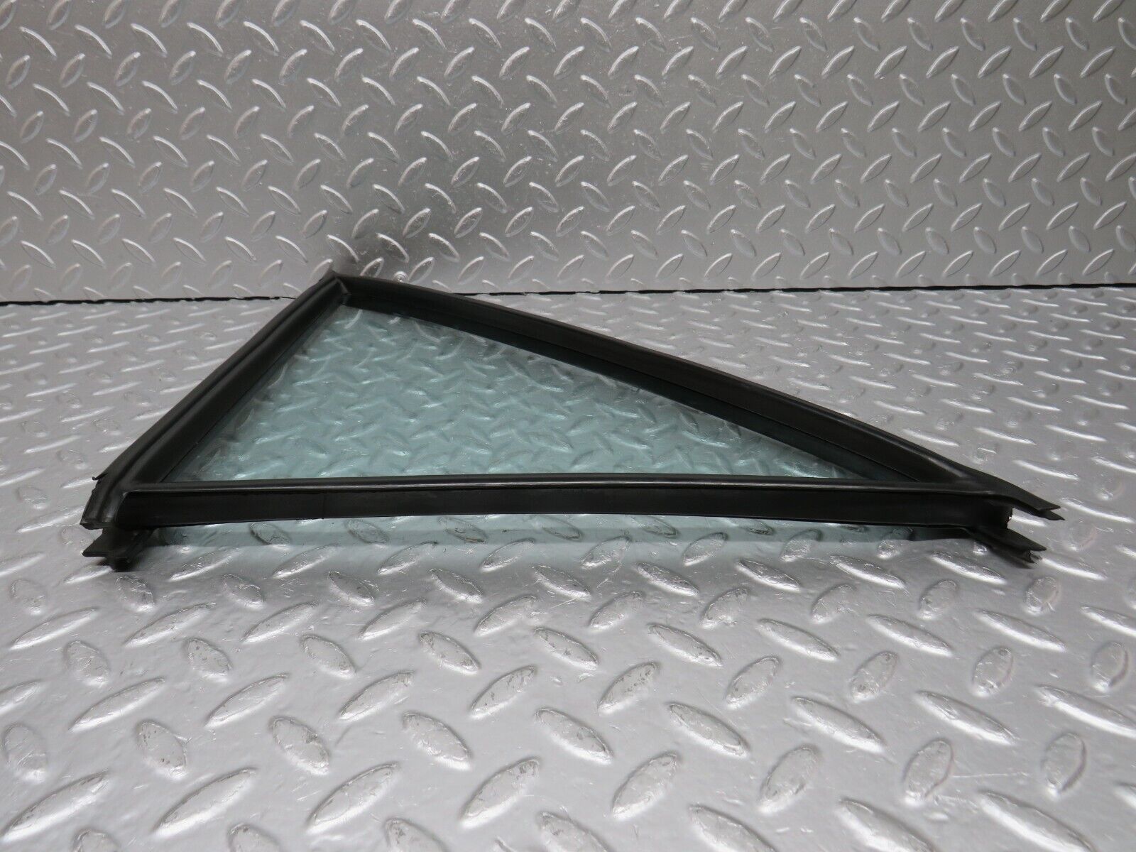 33144 Mercedes-Benz W126 Rear Right Quarter Window Glass 1267350224