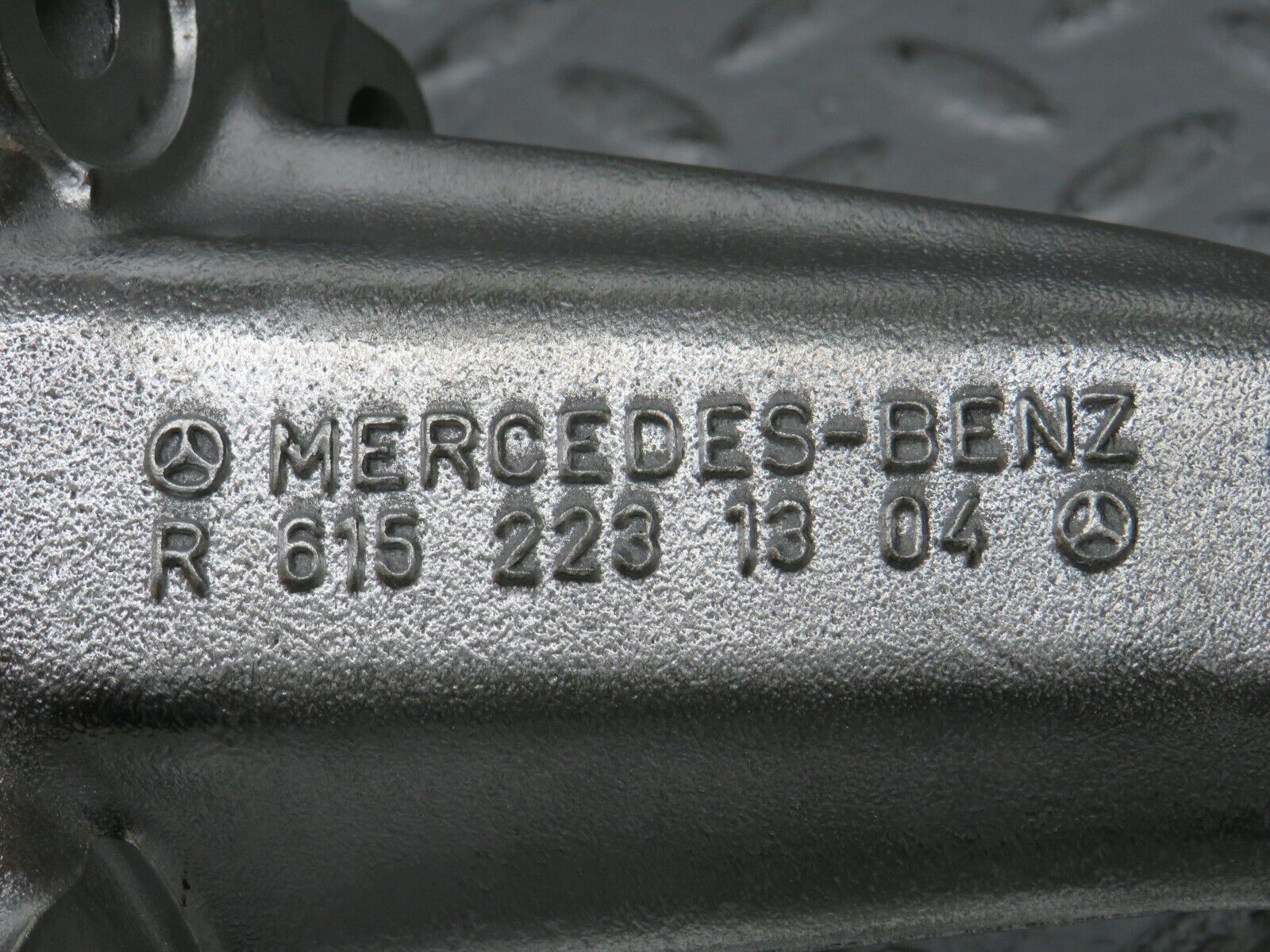 32887 Mercedes-Benz W123 300D Engine Mount Bracket Left Side 6152231304