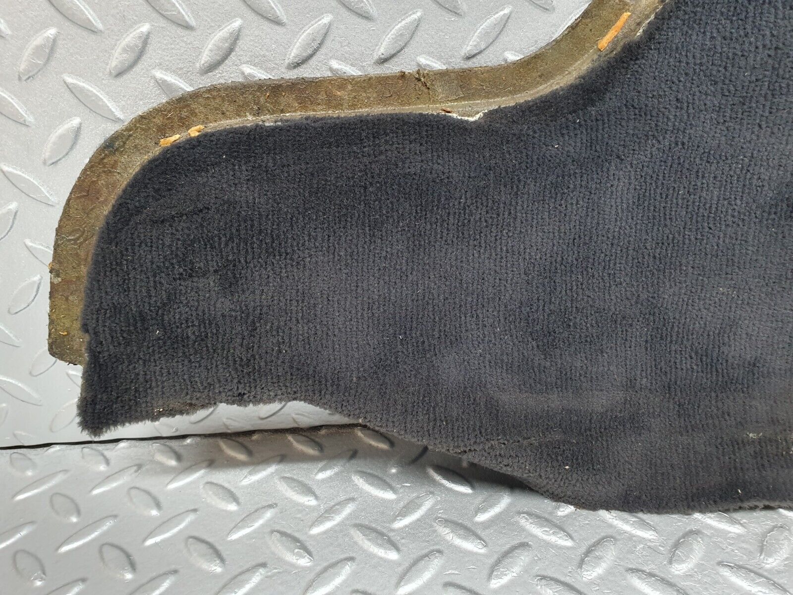 40720 Mercedes-Benz W123 300D Centre Console Carpet Right Side Black