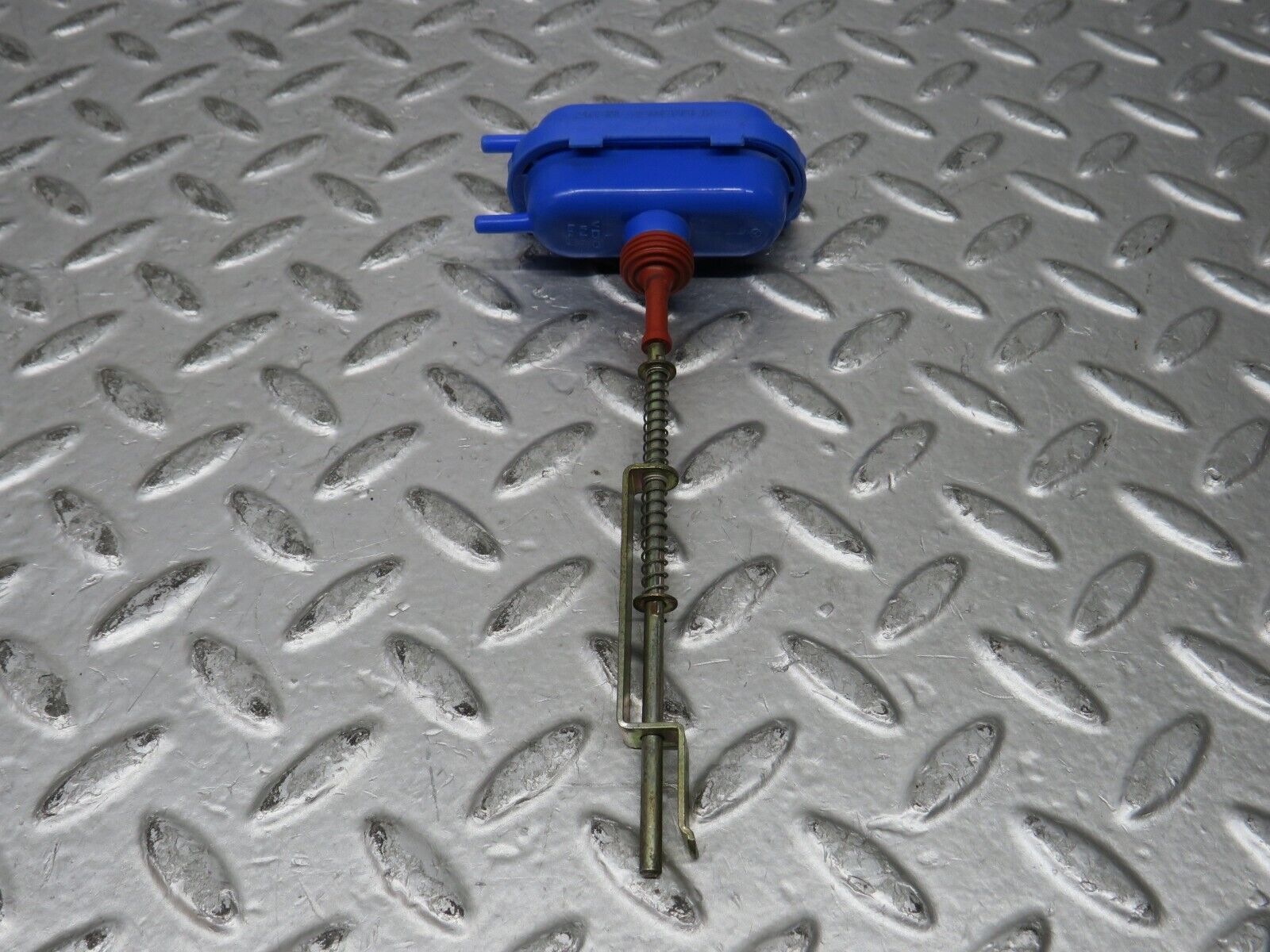 28658 Mercedes-Benz W123 230E Trunk Lock Vacuum Actuator