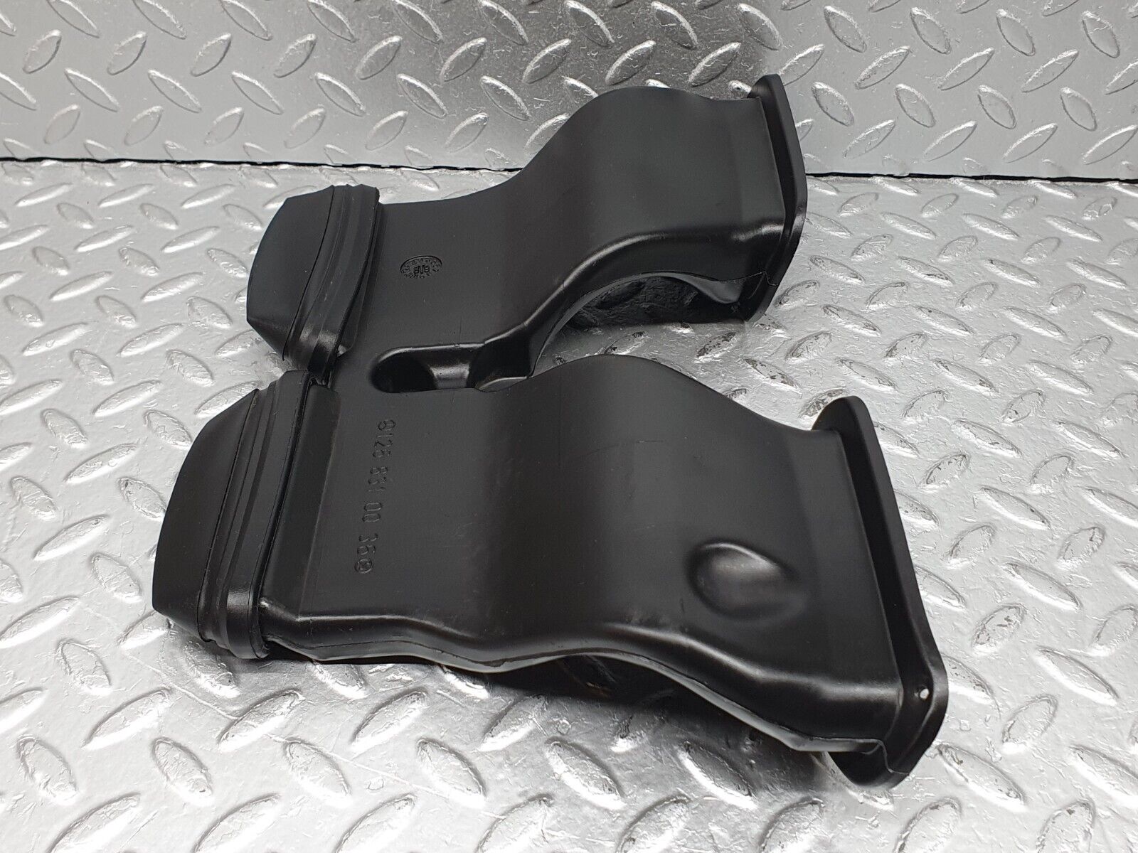 41145 Mercedes-Benz W126 300SE Dashboard Centre Air Vent 1268310036 1269970181