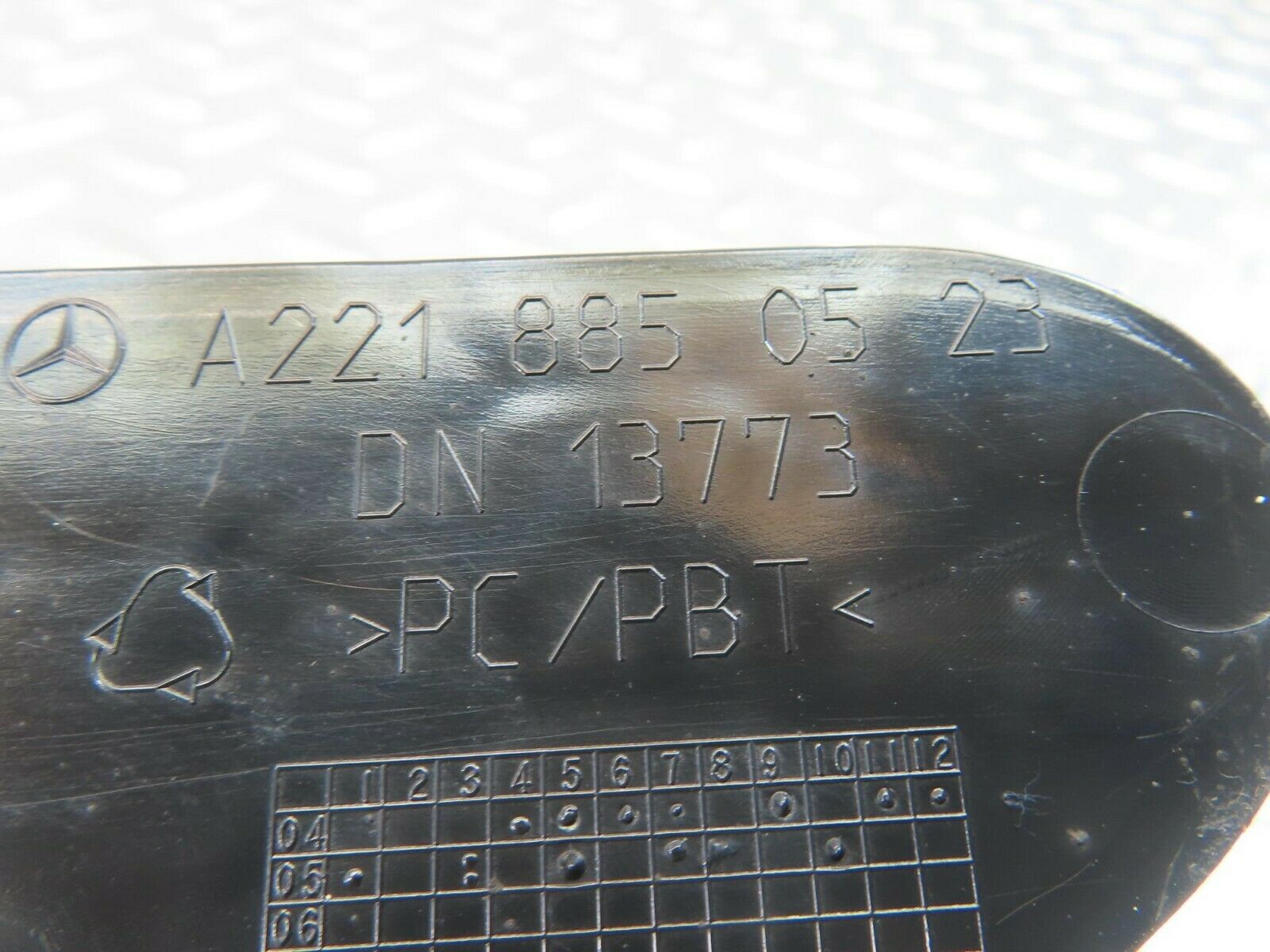 11144 Mercedes-Benz W221 S320 Front Bumper Lower Grill 2218850523