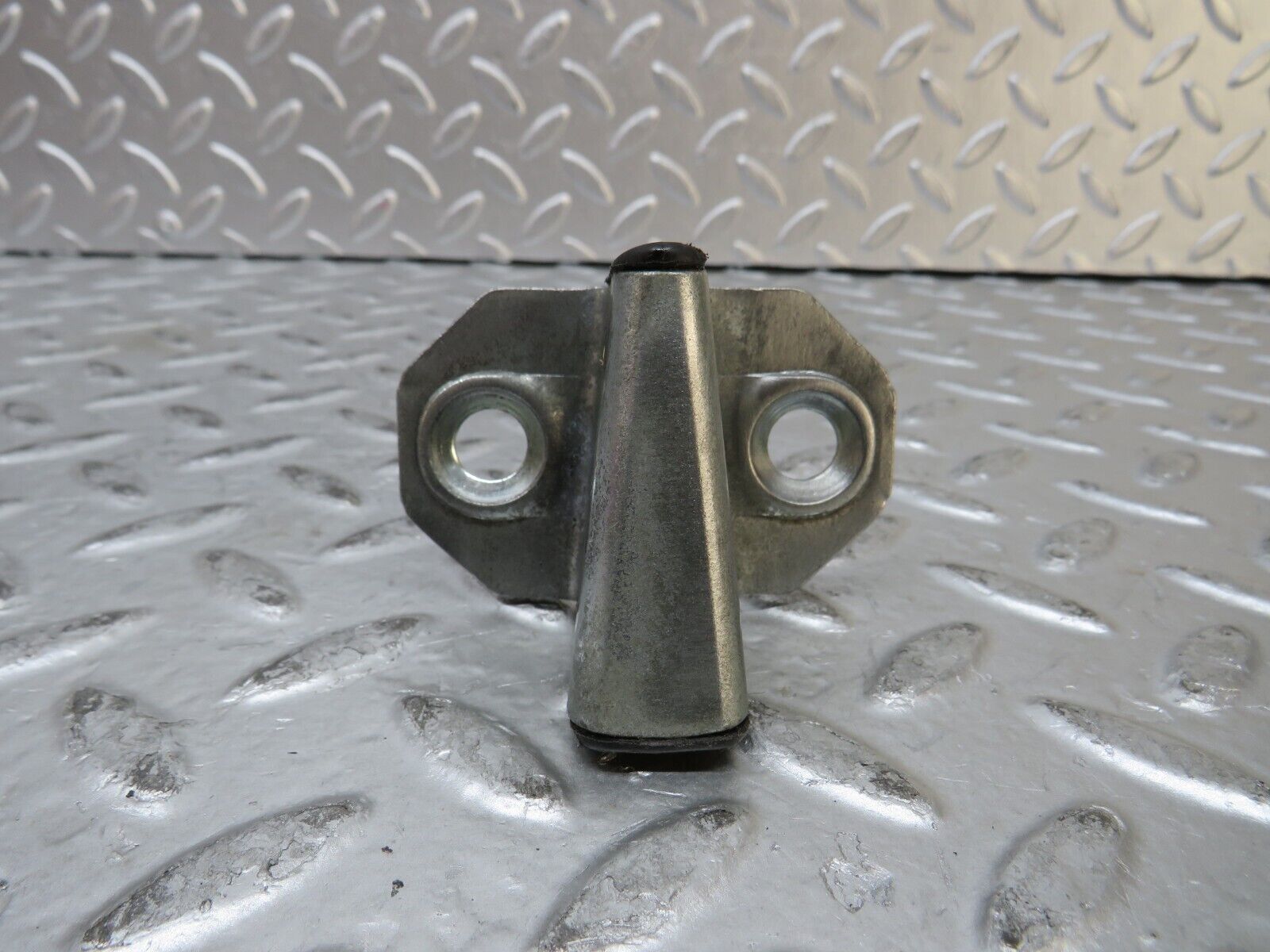 27746 Mercedes-Benz S124 300TE Wagon Door Lock Latch