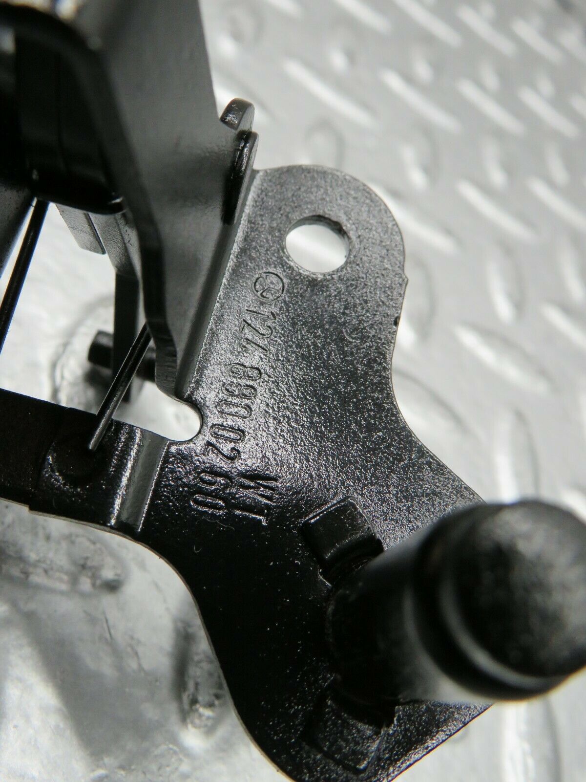 22569 Mercedes-Benz C124 E220 Coupe Bonnet Lock Catch 1248800260