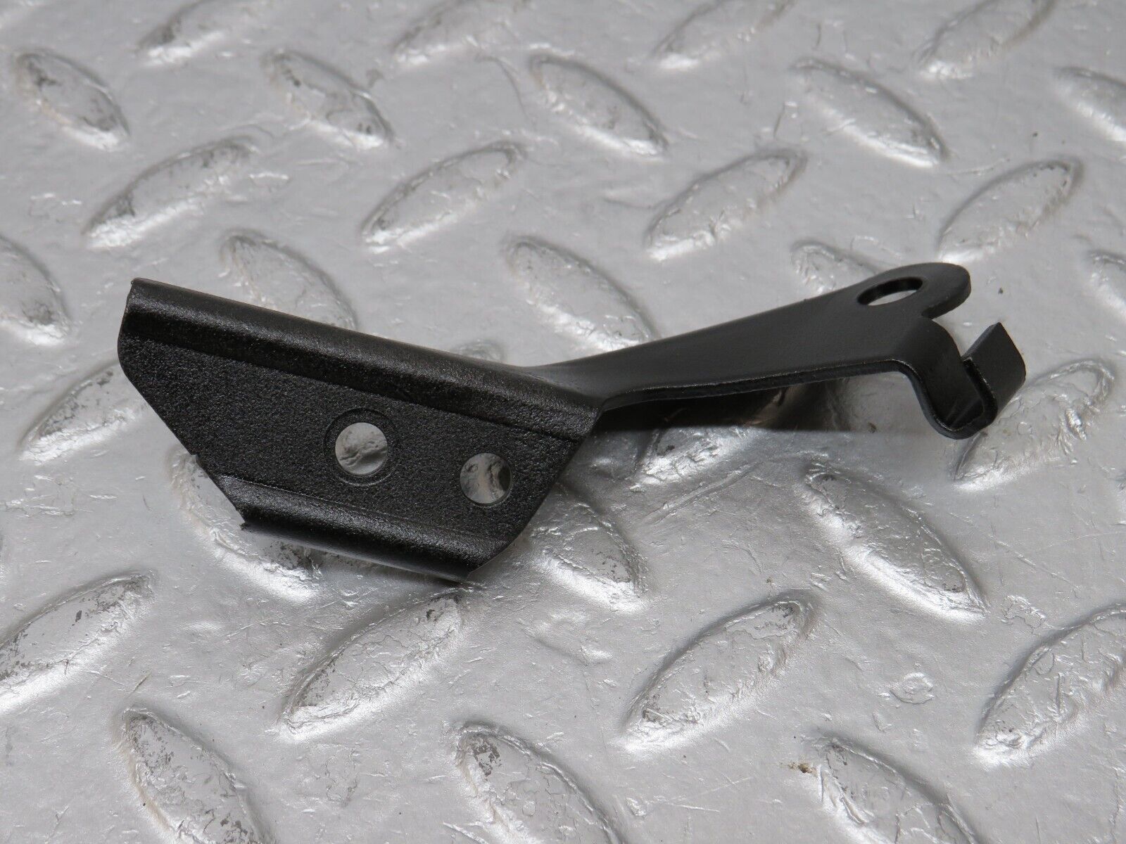 34589 Mercedes-Benz C126 380SEC Coupe Starter Motor Wire Bracket