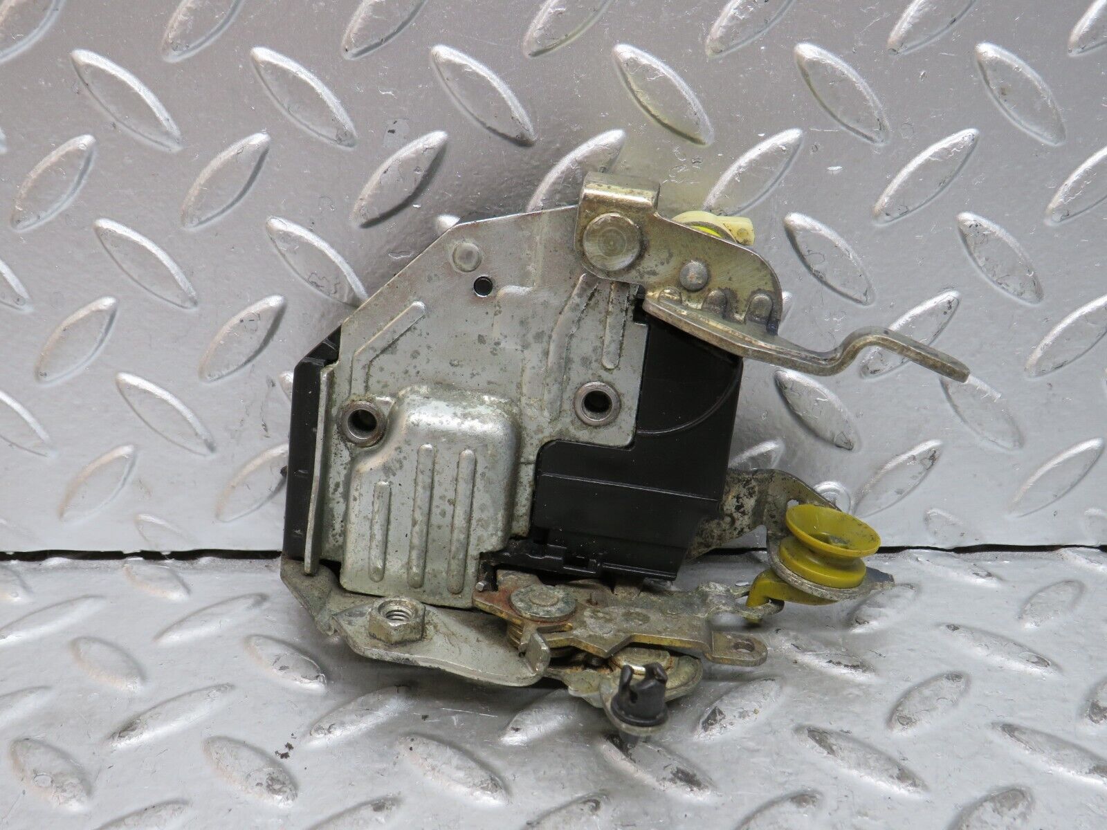 29050 Mercedes-Benz C124 320CE Coupe Right Door Lock Mechanism