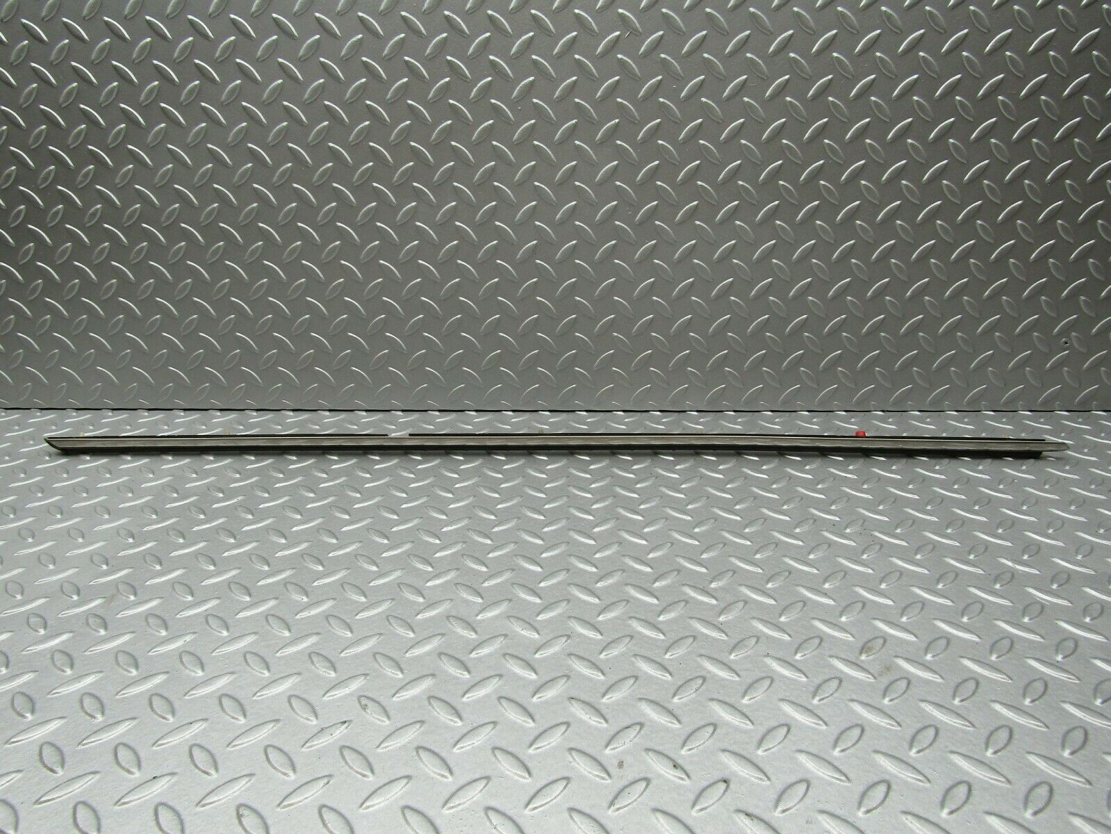 3335 Mercedes-Benz W115 220D Centre Door Chrome Trim Front Right