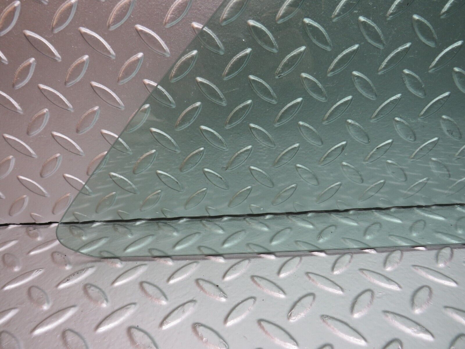 31448 Mercedes-Benz S124 220TE Wagon Rear Right Trunk Quarter Window Glass