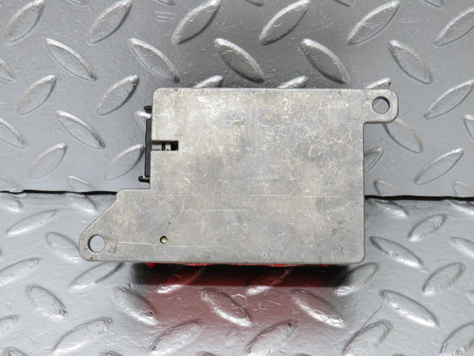 34068 Mercedes-Benz W124 260E Crash Sensor 0038200610 0285001050