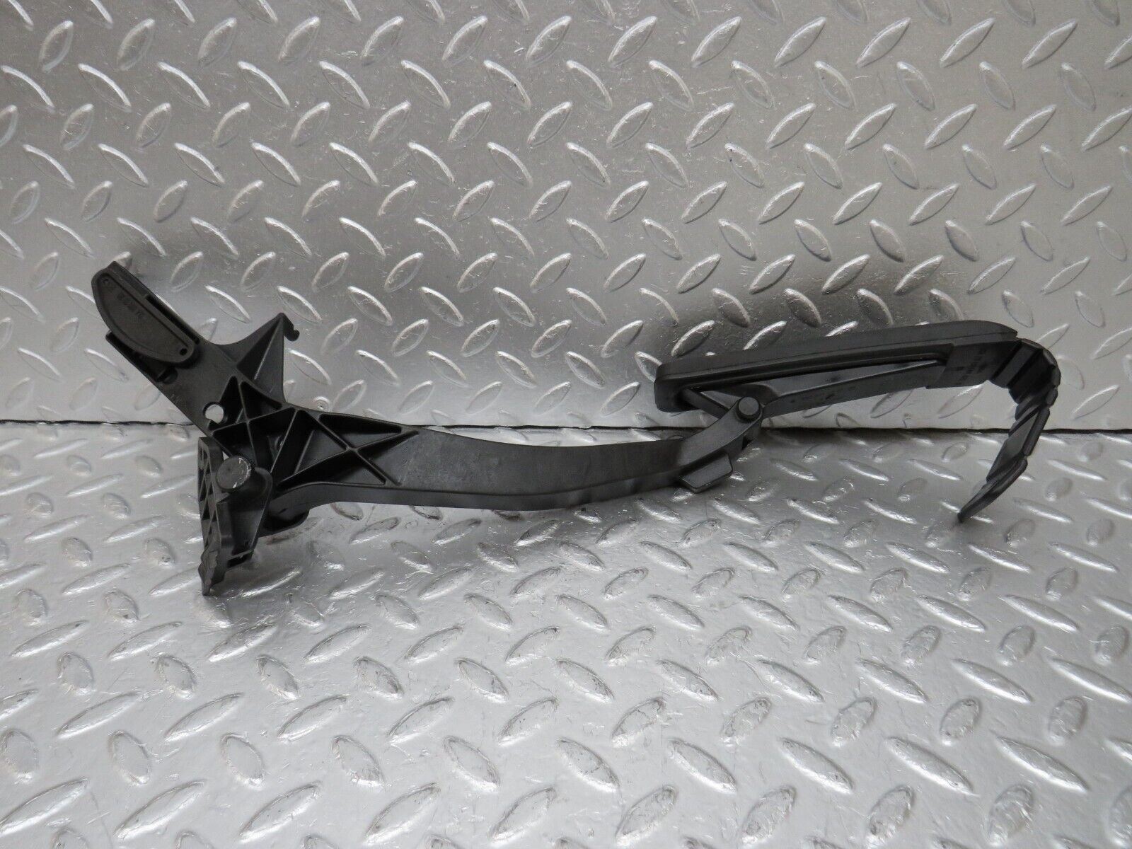 34811 Mercedes-Benz W210 320E Accelerator Pedal & Rubber 2103011820 2203010001