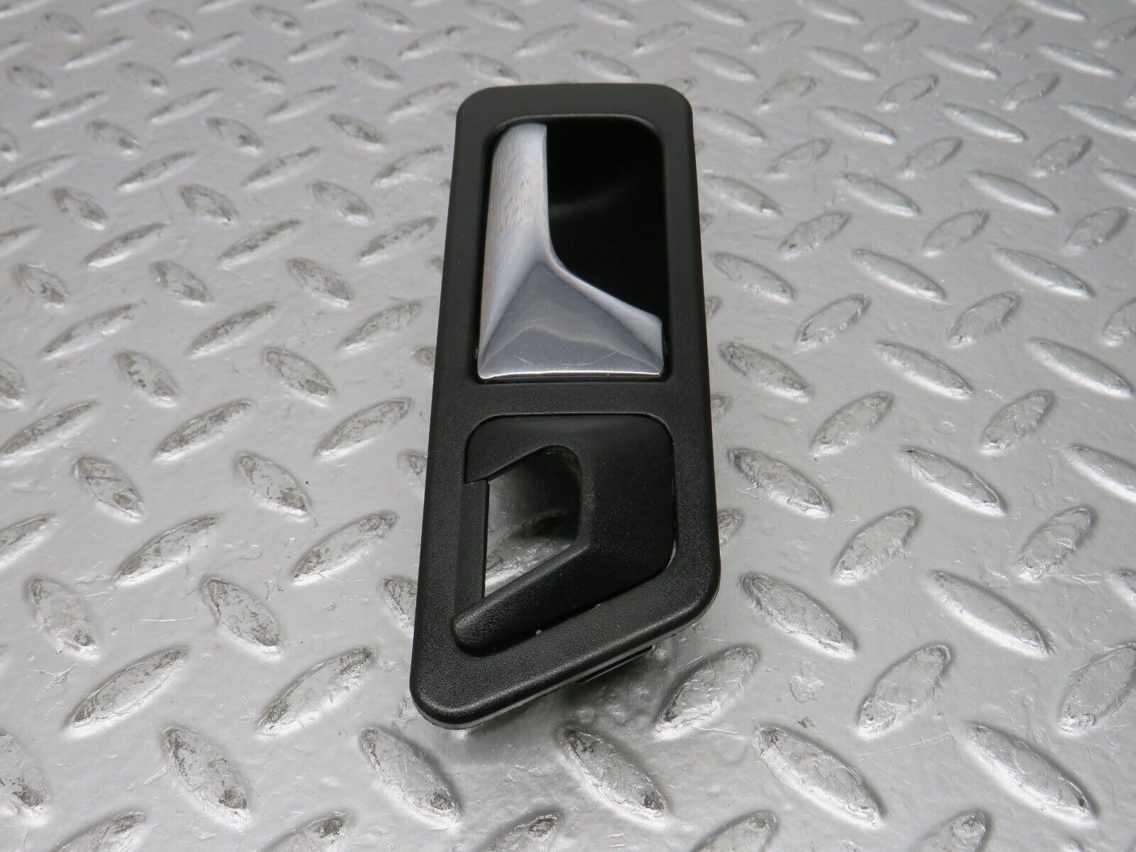 31633 Mercedes-Benz W201 190LE 1.8L Right Interior Door Handle 2017660264