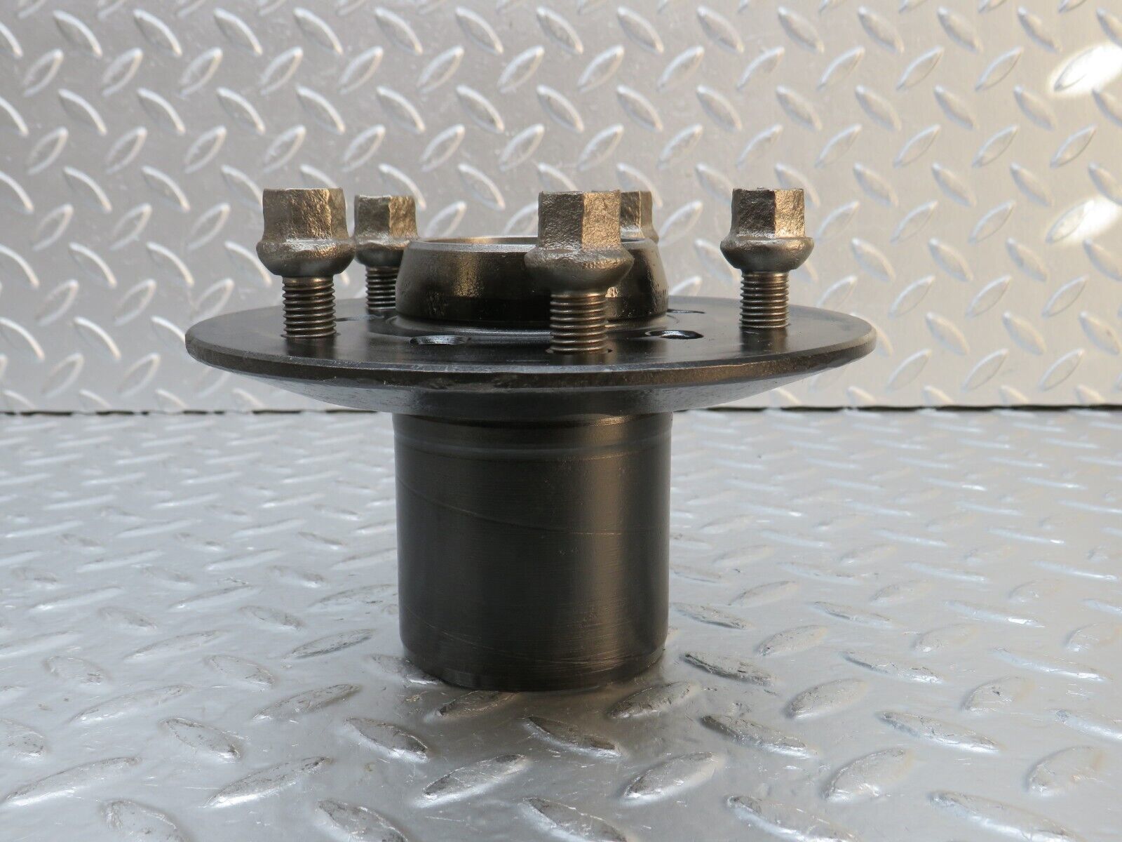 32268 Mercedes-Benz W108 280SE Front Wheel Hub