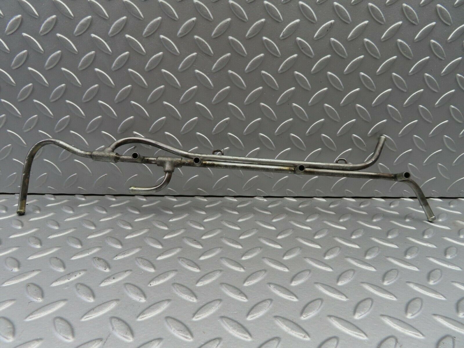 7077 Mercedes-Benz C107 350SLC Coupe Left Side Fuel Injection Pipe