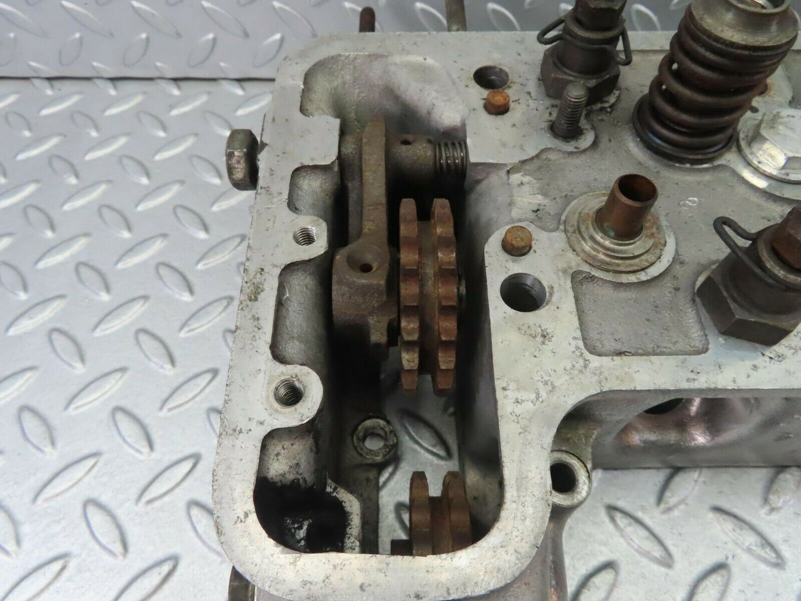 8666 Mercedes-Benz W111 Cylinder Head 1270104020