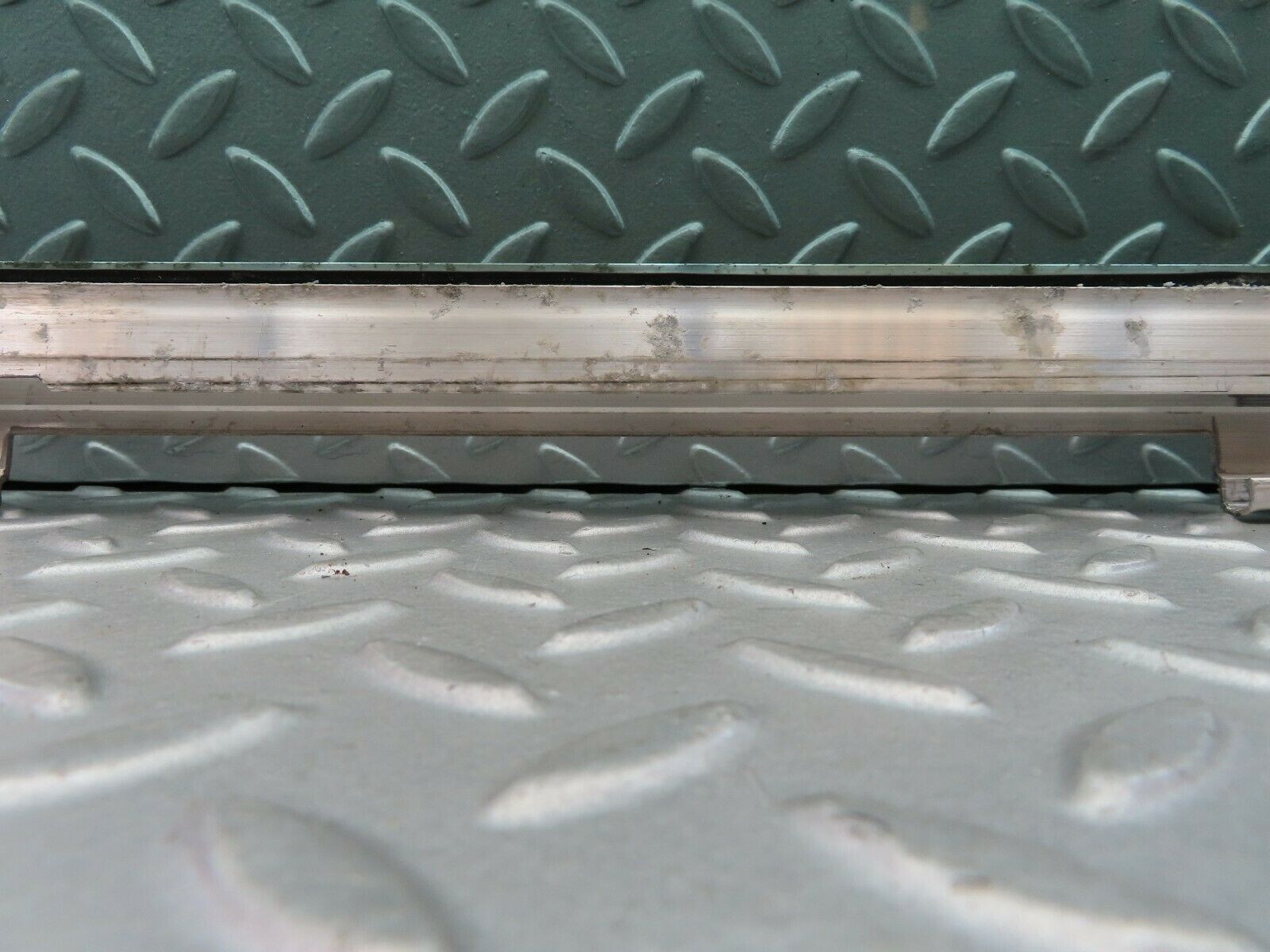 6313 Mercedes-Benz W126 380SE Front Right Door Window Glass