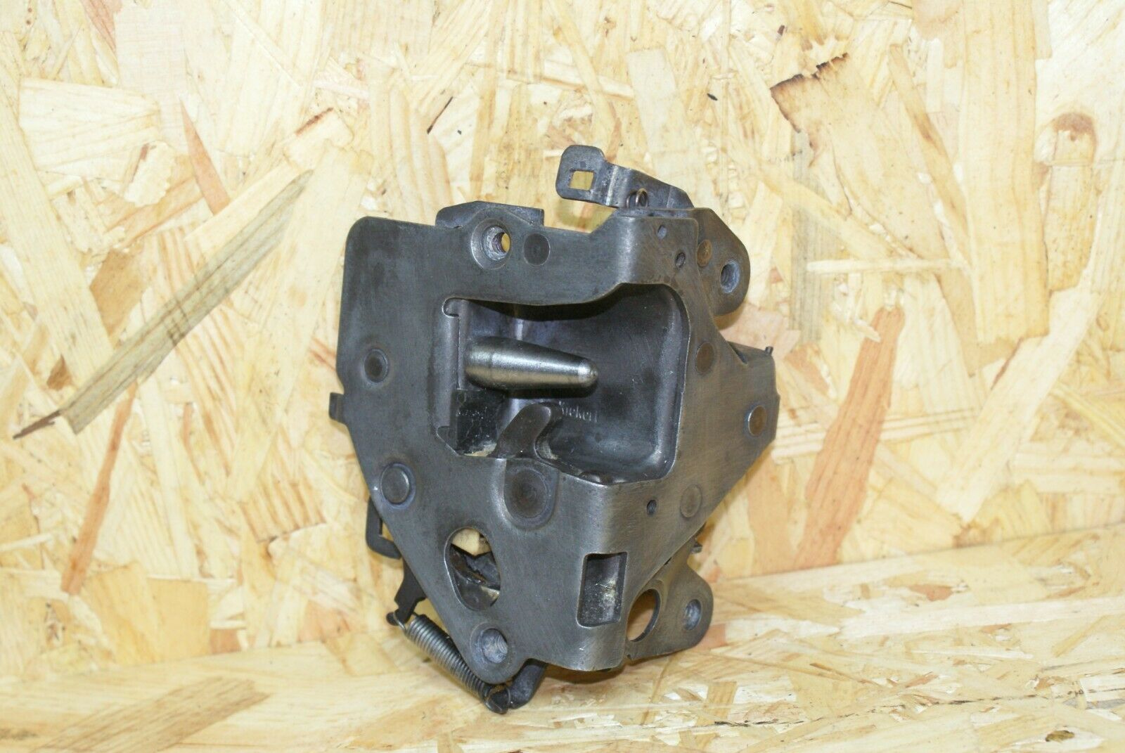 2252 Mercedes-Benz W123 280E Rear Left Door Lock O/S