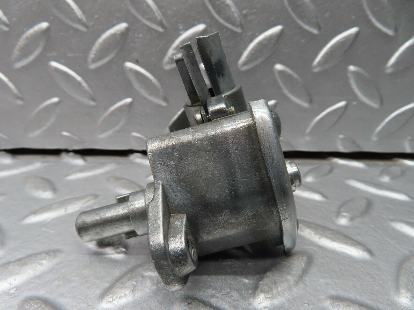 20810 Mercedes-Benz W114 250CE Coupe Vent Window Regulator Left Side