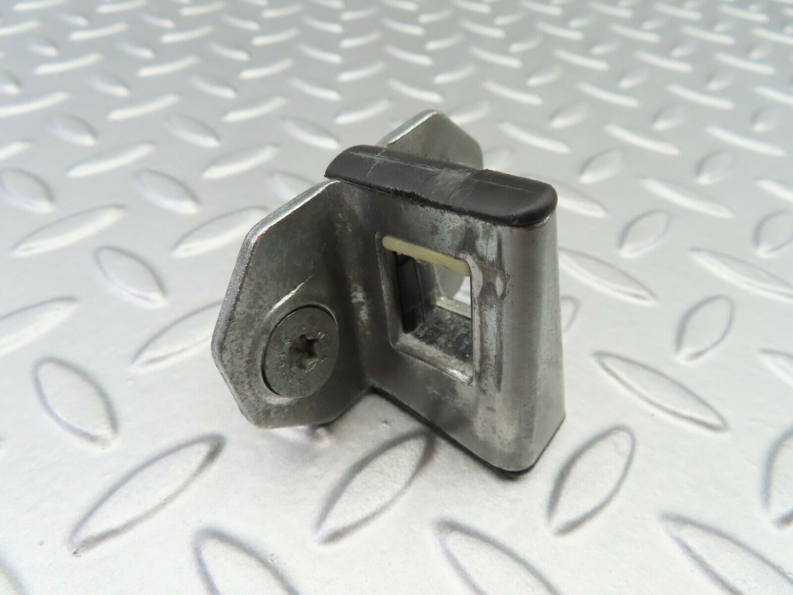 6759 Mercedes-Benz S124 E220 Wagon Door Lock Latch