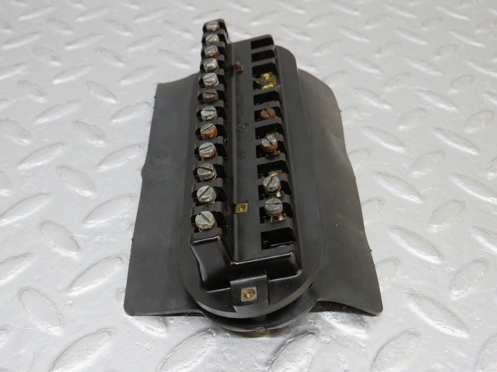 37449 Mercedes-Benz W109 300SEL Fuse Box 1085400150