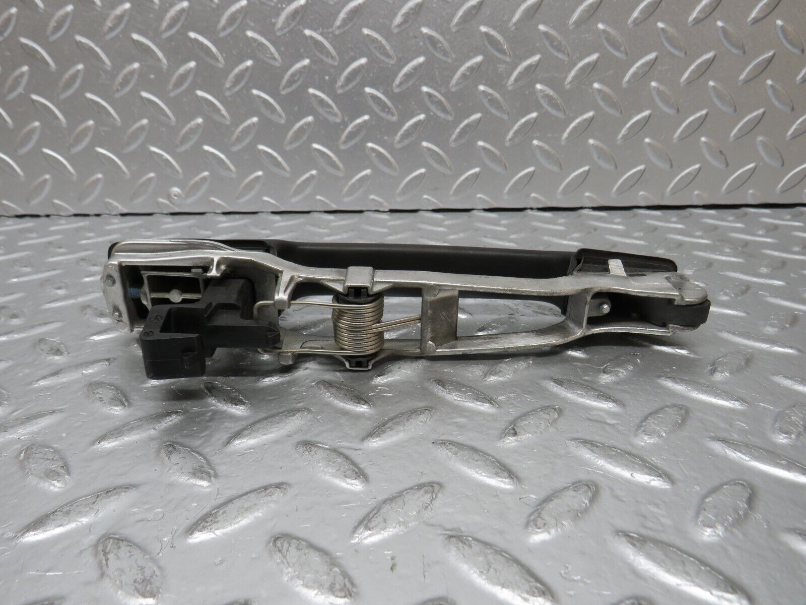 31713 Mercedes-Benz W201 190LE 1.8L Exterior Door Handle Rear Right