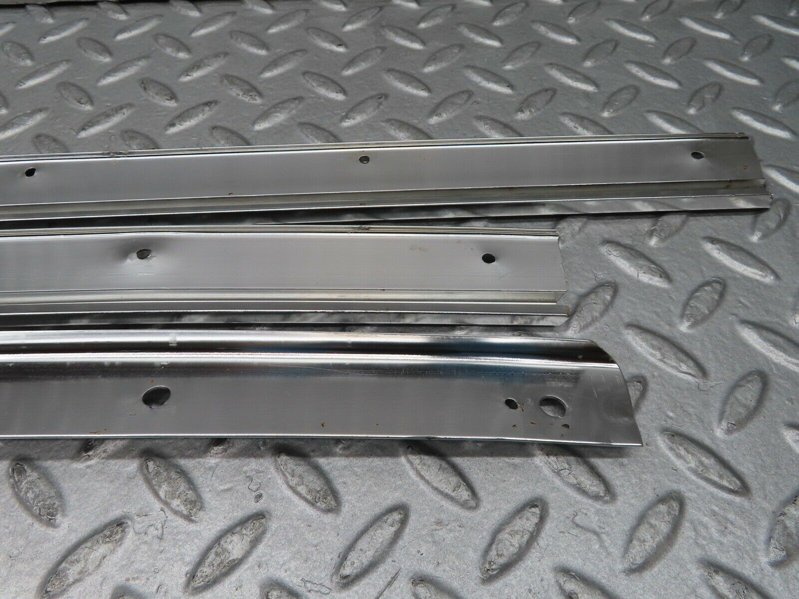 16759 Mercedes-Benz C107 380SLC Roof Chrome Moulding Trim Right Side