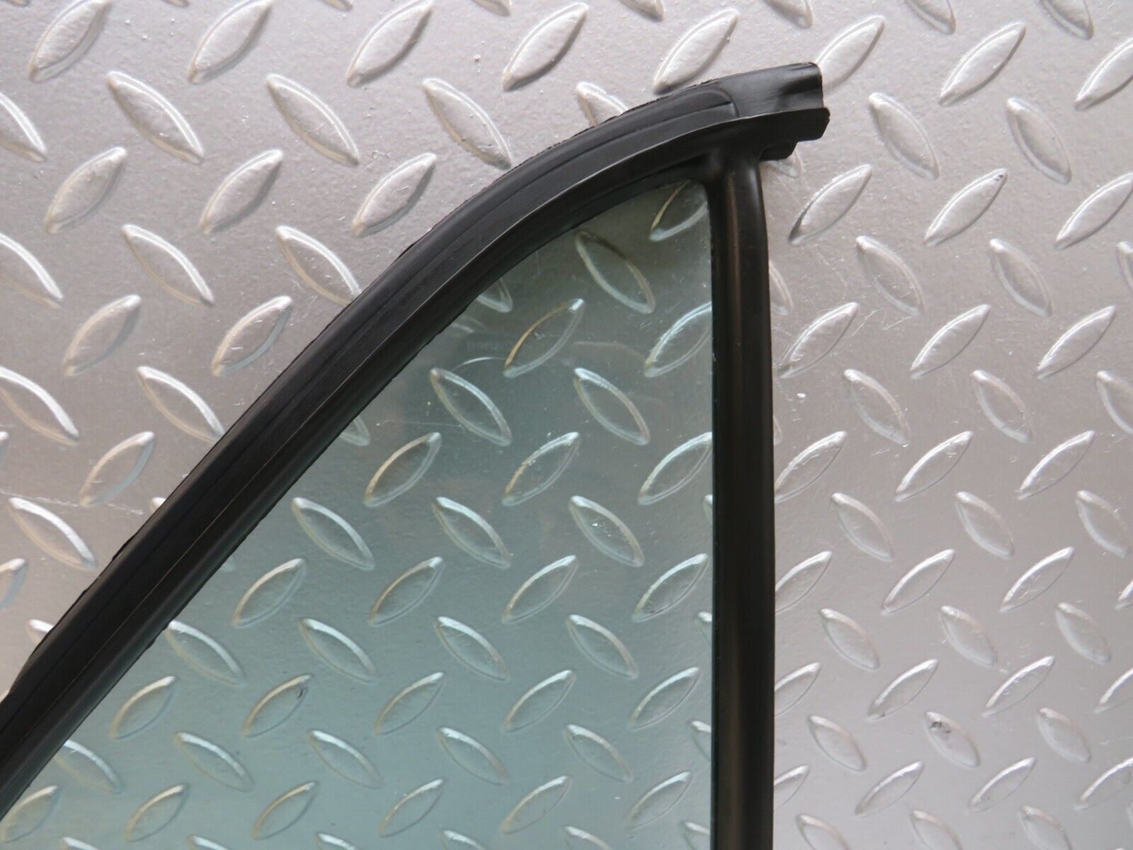 25469 Mercedes-Benz W123 200 Rear Right Quarter Window 1237350224