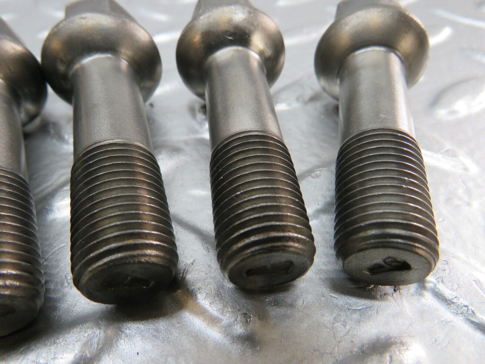 24921 Mercedes-Benz 5x Alloy Wheel Lug Bolt M12x1.5