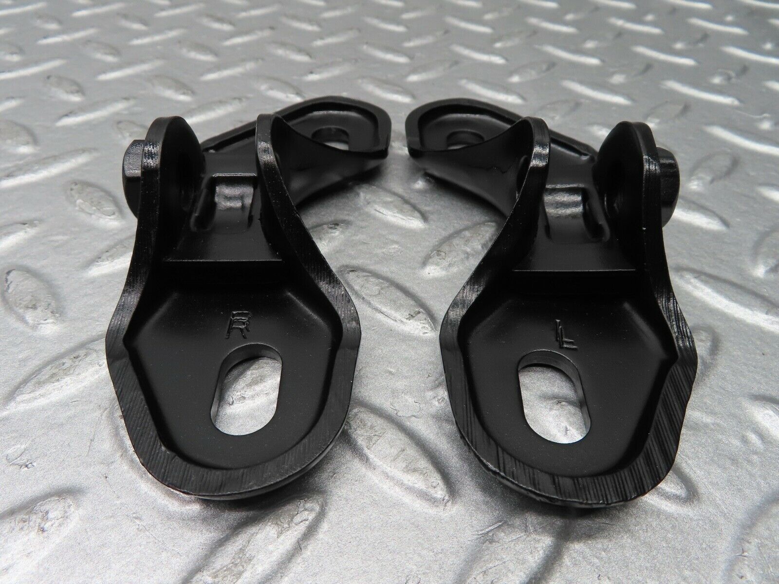 20026 Mercedes-Benz R129 300SL Coupe Roll Over Bar Cylinder Bracket