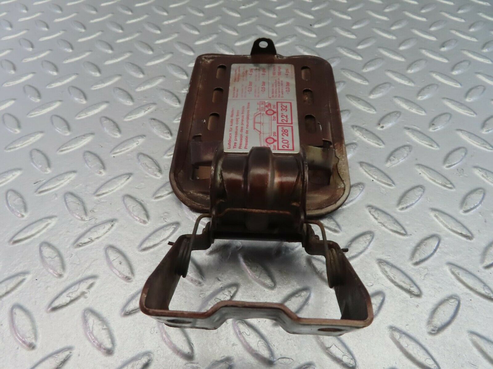 9981 Mercedes-Benz C123 230CE Coupe Fuel Tank Flap Cap 1235840039