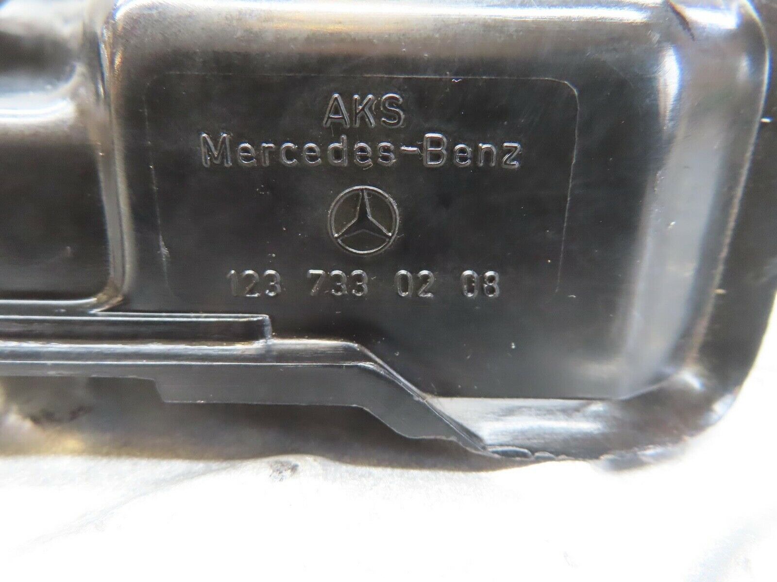 13636 Mercedes-Benz W123 200 Rear Right Door Lock Mechanism 1237330208