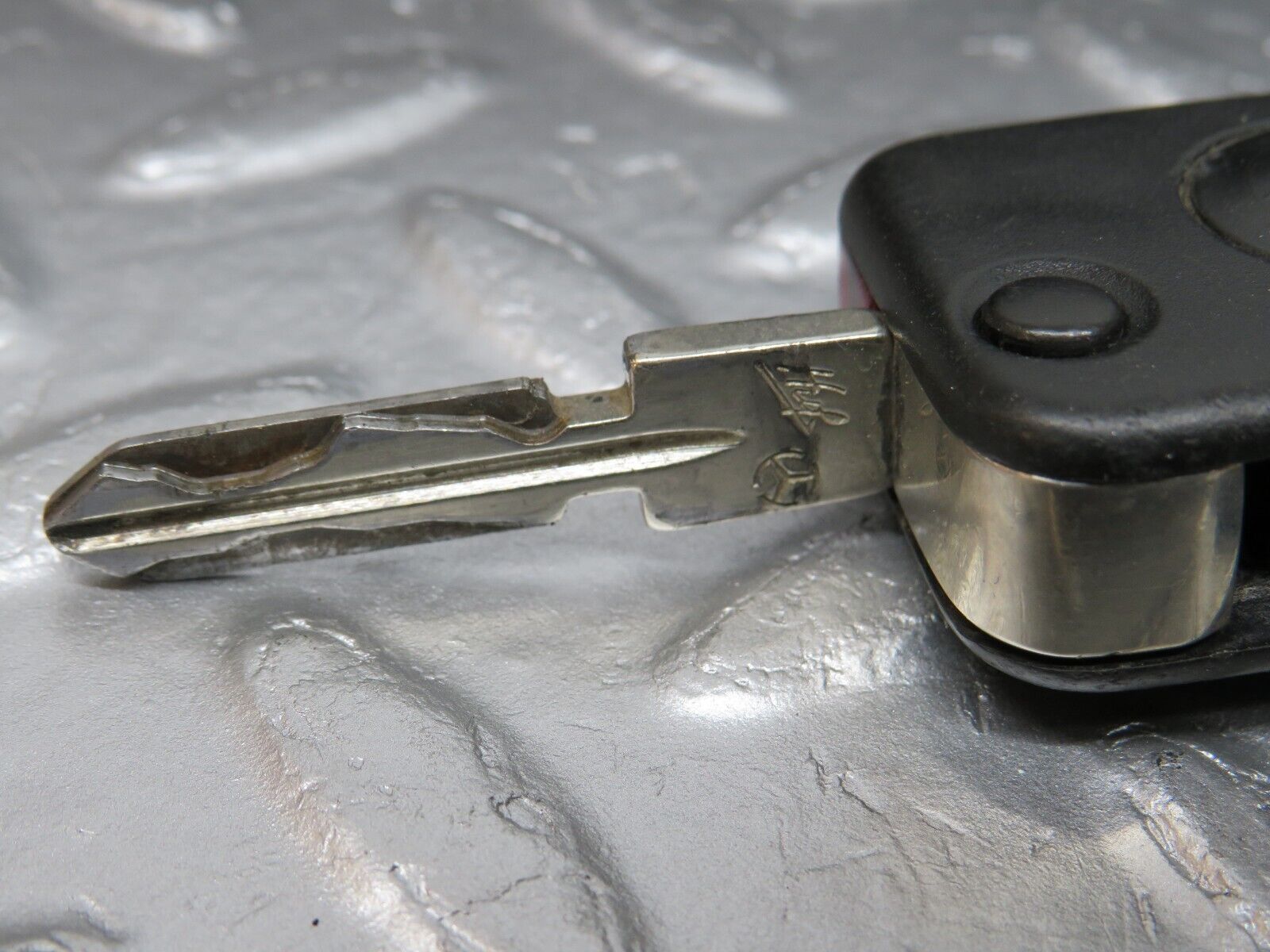 39770 Mercedes-Benz R129 320SL Coupe Ignition Switch With Key