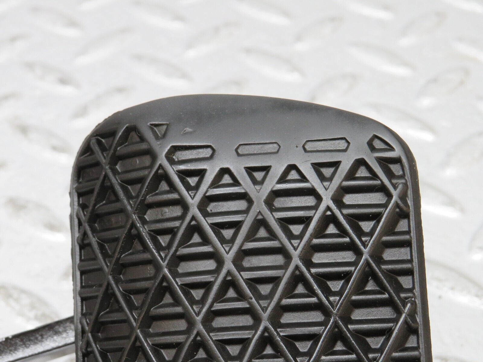 32136 Mercedes-Benz W123 230E Brake Pedal With Rubber 1232910082