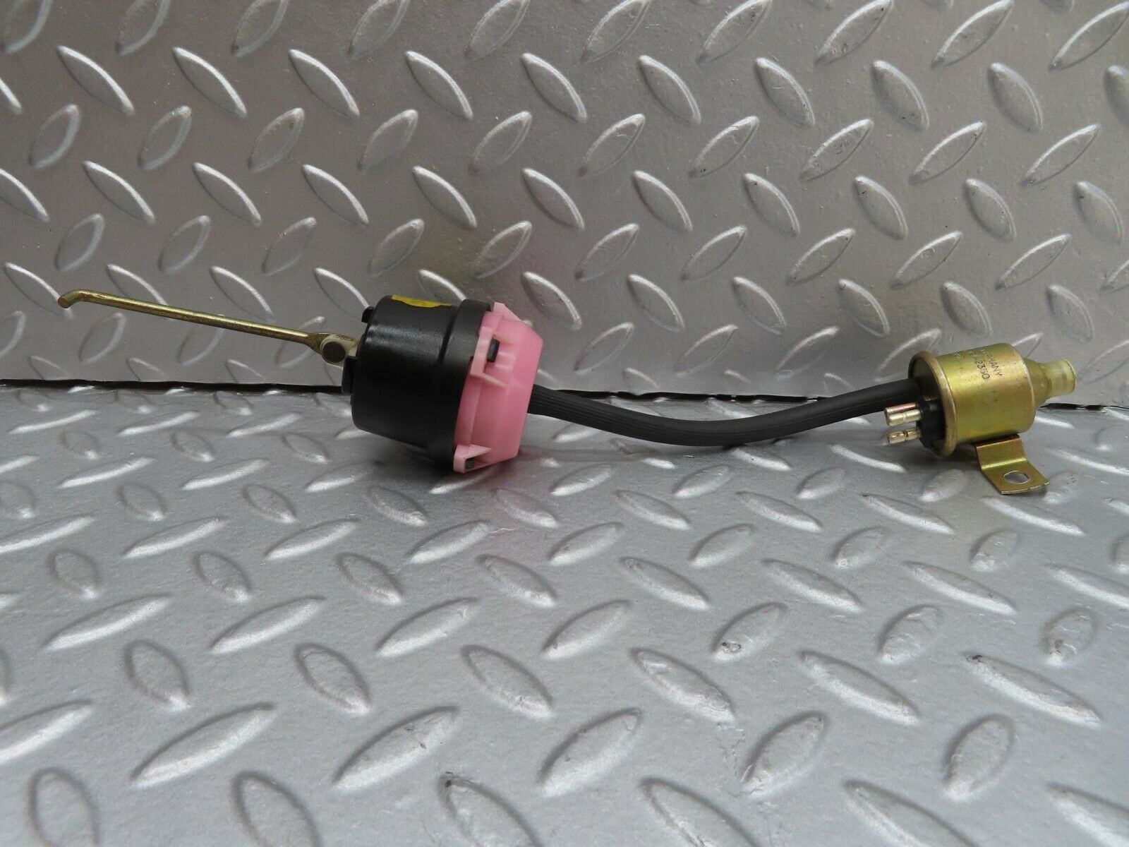 16125 Mercedes-Benz W123 280E Heater Blower Box Vacuum Valve