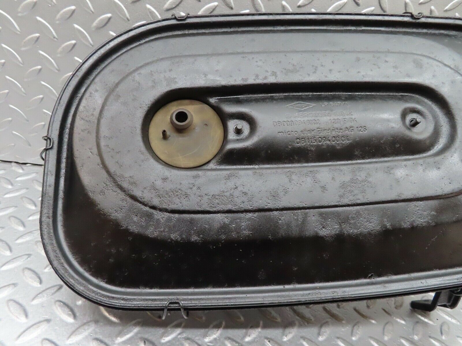 18191 Mercedes-Benz W123 200 Air Filter Housing 1150940002