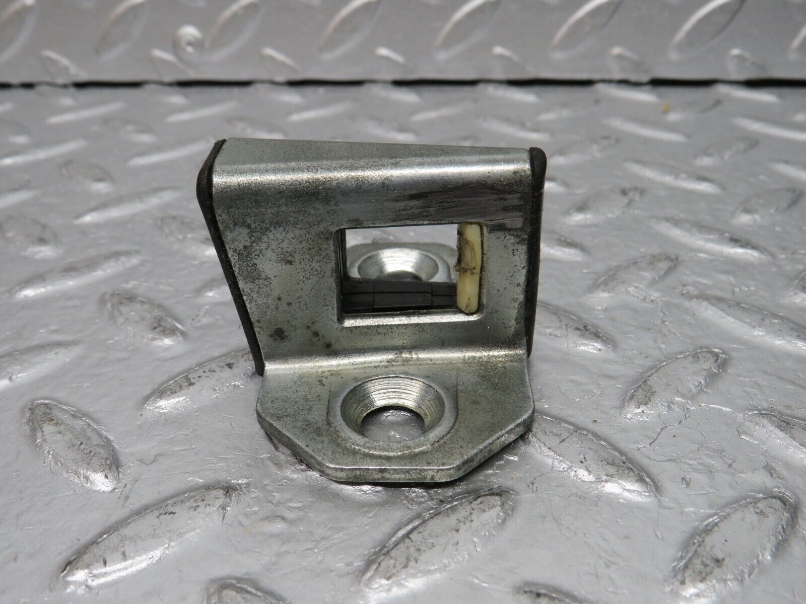 31458 Mercedes-Benz S124 220TE Wagon Door Lock Latch