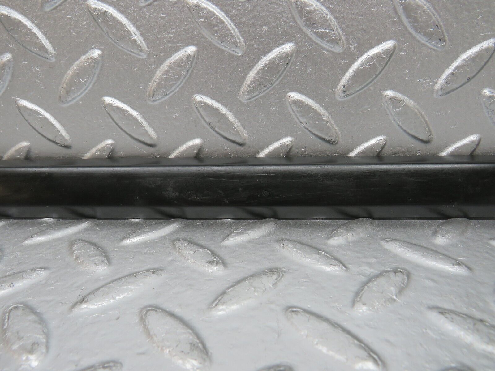 30787 Mercedes-Benz W201 190E 2.0L Rear Left Door Centre Moulding Trim