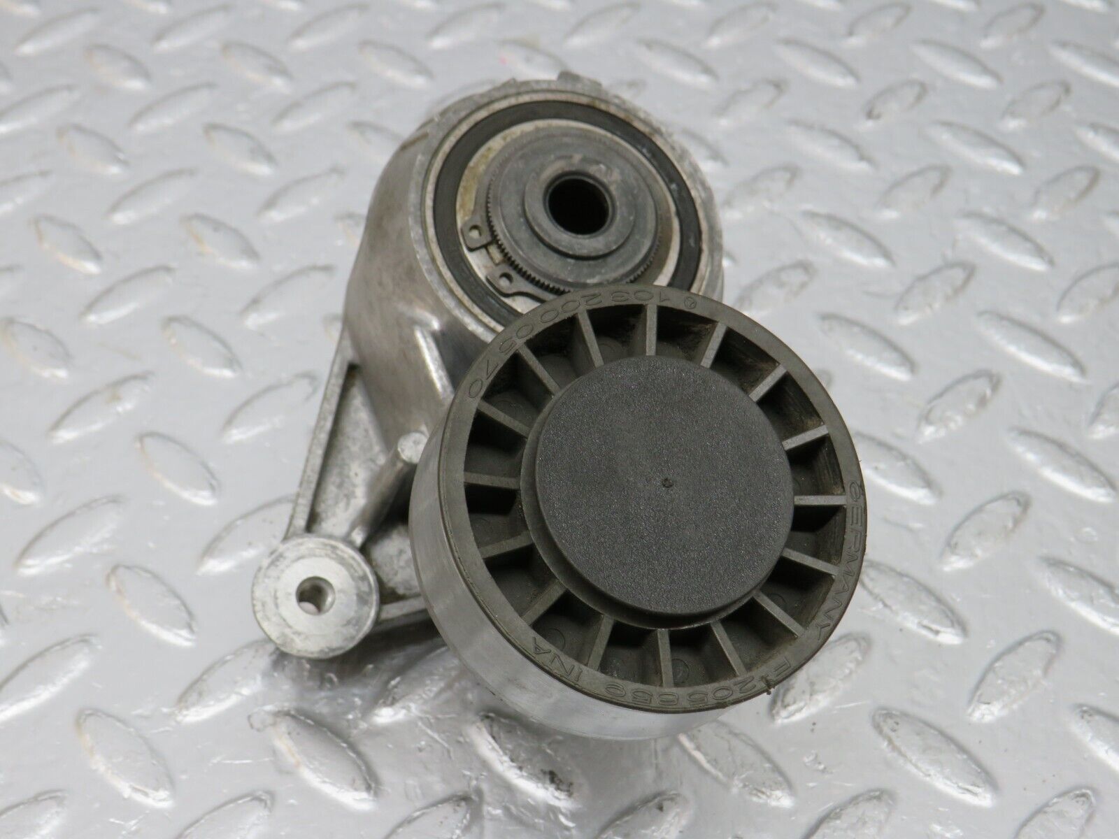 34147 Mercedes-Benz W124 260E Belt Tensioner 1032021140