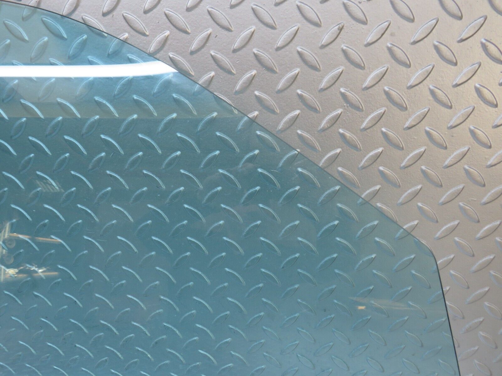 34972 Mercedes-Benz W210 320E Front Right Door Window Glass