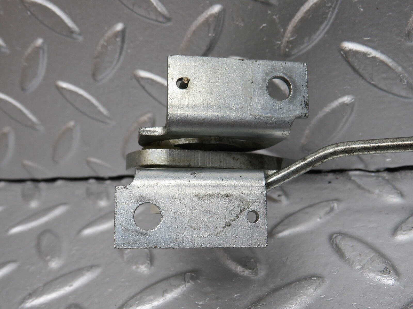 32562 Mercedes-Benz S124 300TE Wagon Rear Right Seat Bench Locking Mechanism