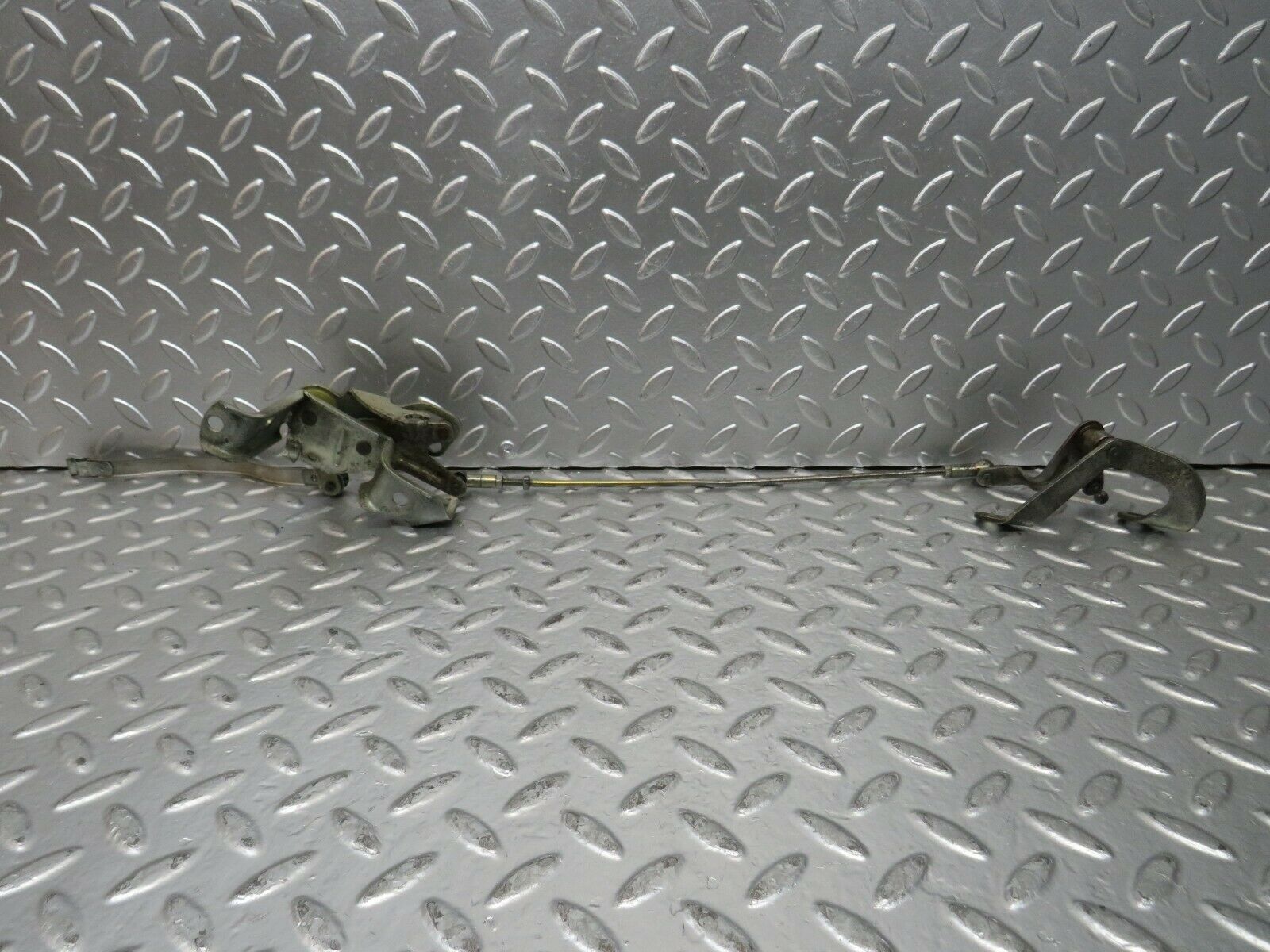 23402 Mercedes-Benz W116 350SE Throttle Linkage