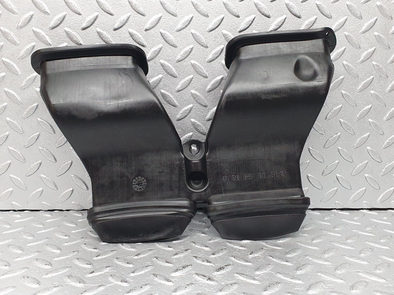 41145 Mercedes-Benz W126 300SE Dashboard Centre Air Vent 1268310036 1269970181