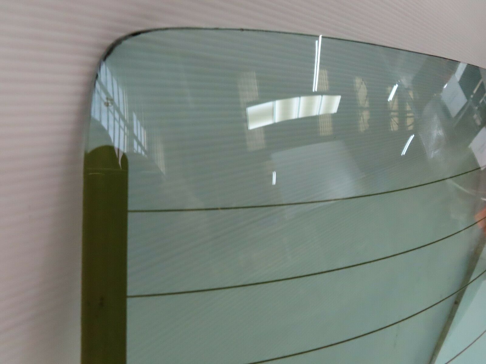 7964 Mercedes-Benz W115 220D Rear Windscreen