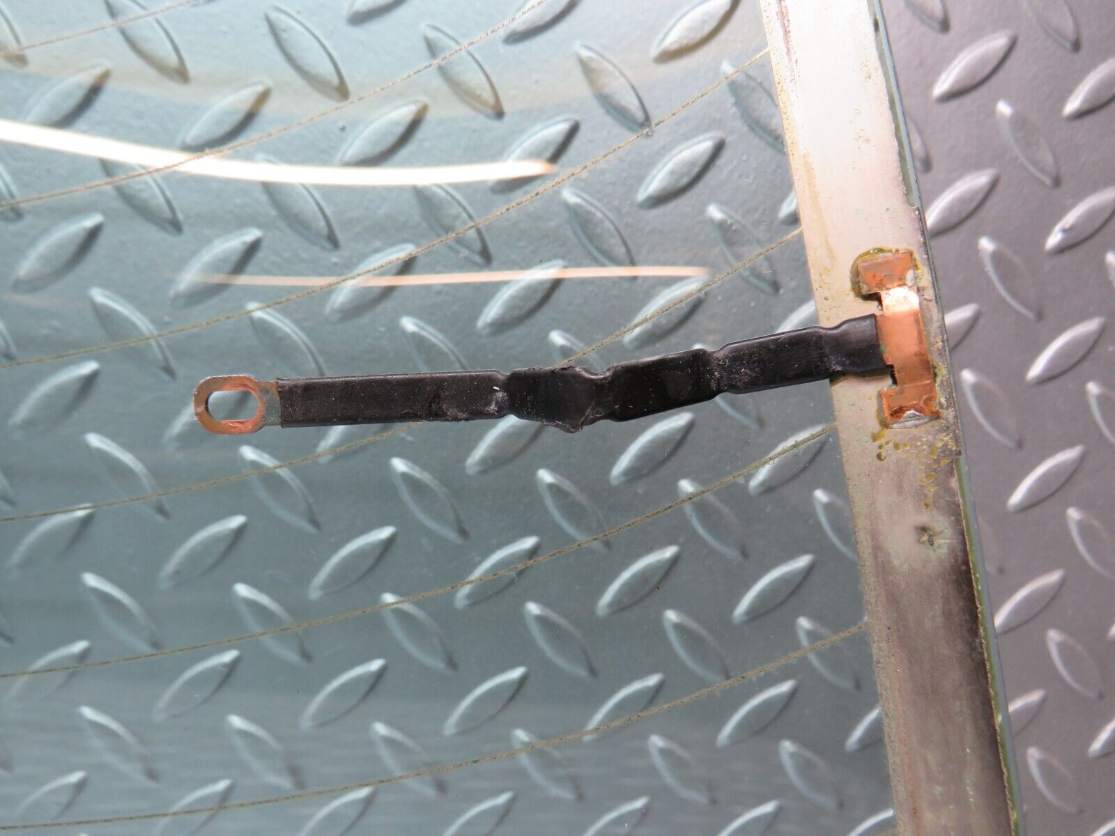 29820 Mercedes-Benz W123 230E Rear Heated Windscreen Glass