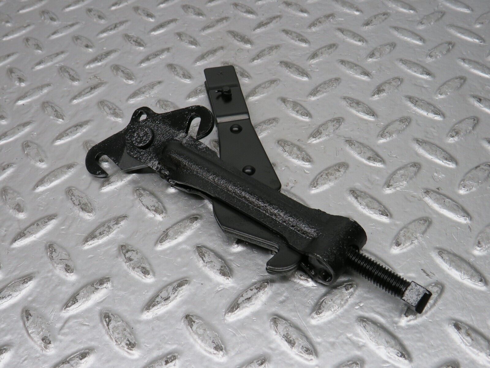 31989 Mercedes-Benz W123 230E Handbrake Adjusting Handbrake Regulator