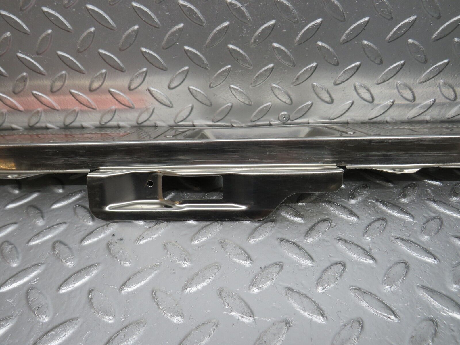 32501 Mercedes-Benz S124 300TE Trunk Edge Chrome Moulding 1246980089 000584503