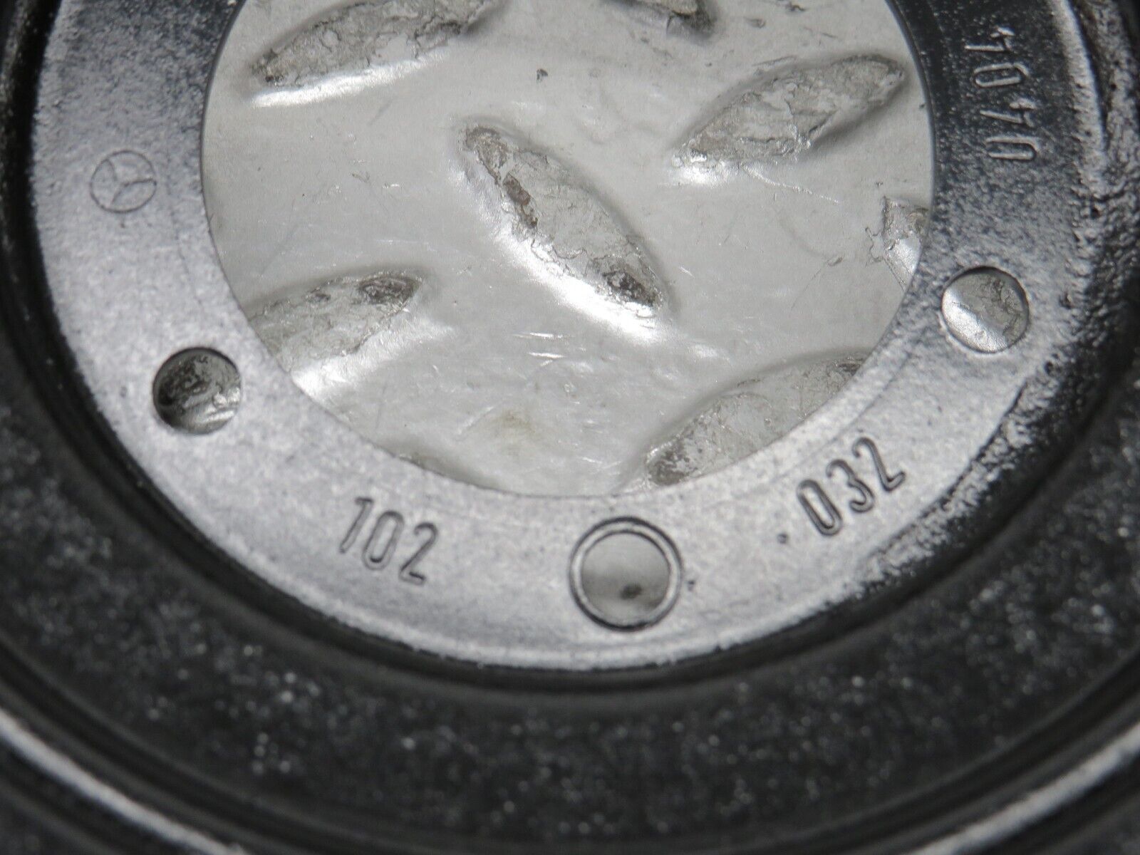 28761 Mercedes-Benz W123 230E Crankshaft Pulley 1020320404