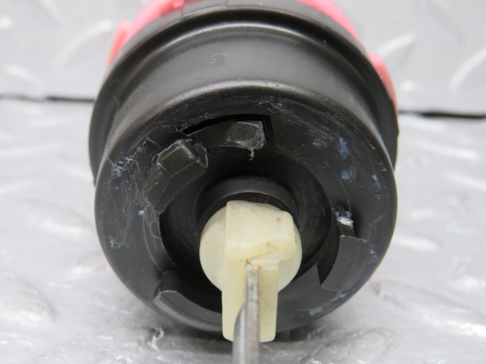 38057 Mercedes-Benz A124 320E Cabriolet Heater Box Vacuum Actuator