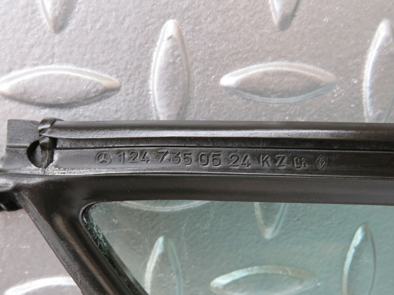 25647 Mercedes-Benz W124 280E Rear Left Quarter Window Glass 1247350524