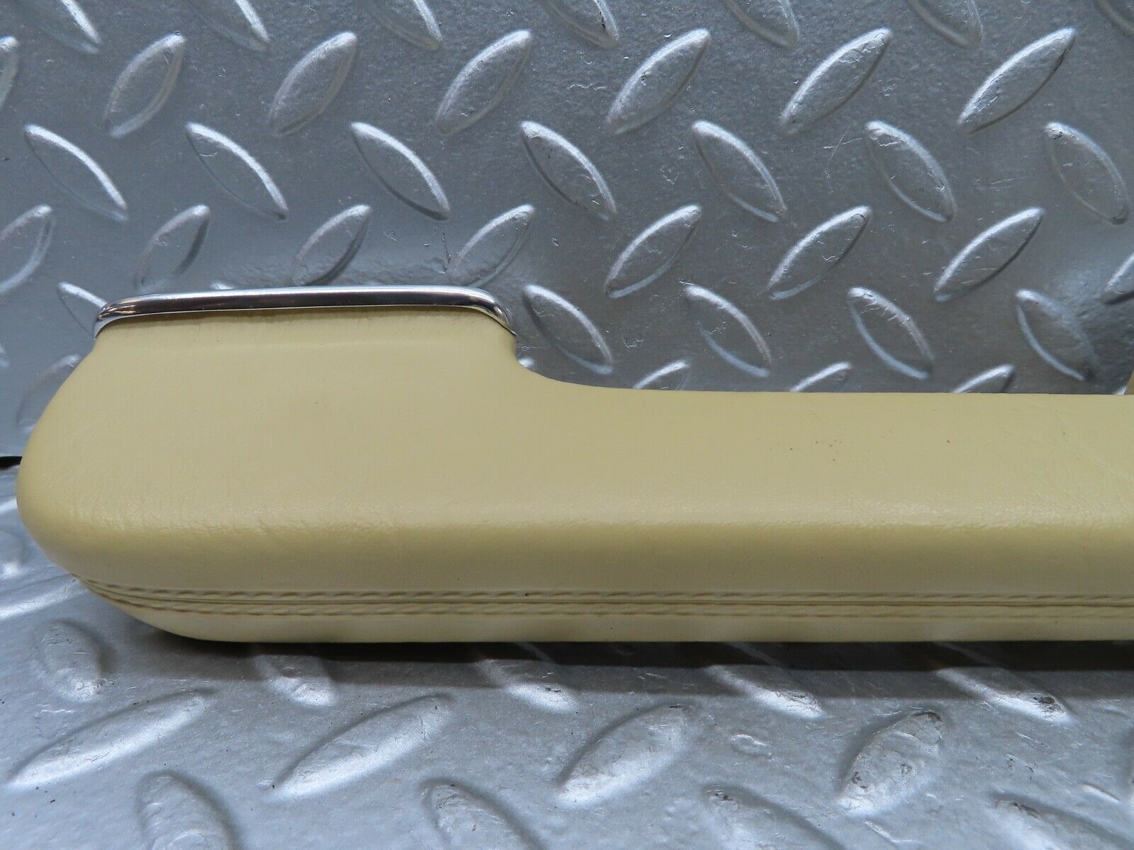 21030 Mercedes-Benz W123 230E Interior Door Handle Front Left Beige 1239701701