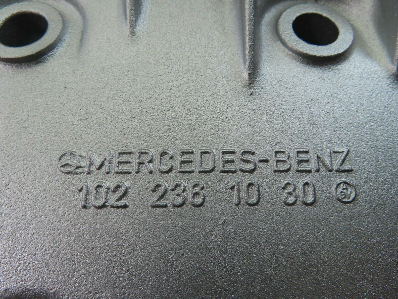 8323 Mercedes-Benz W124 Power Steering Pump Bracket 1022361030